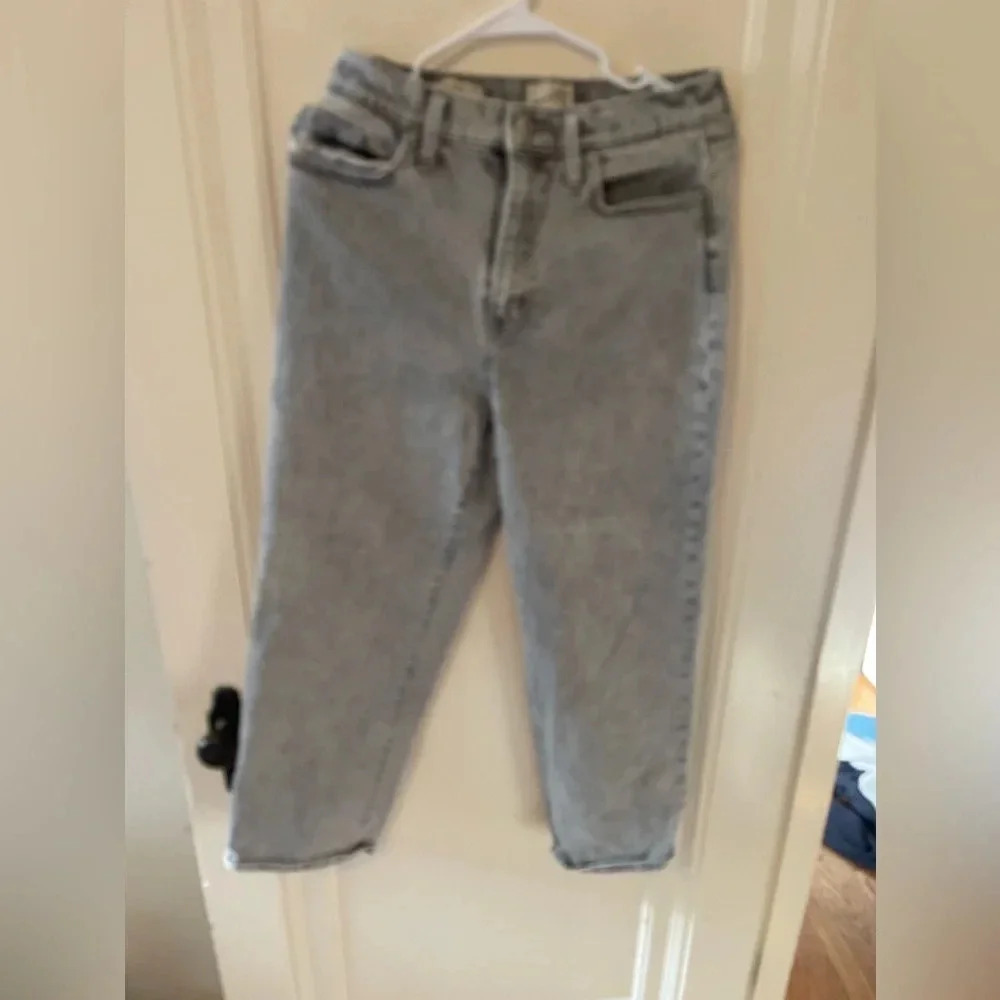 Universal thread, Black wash straight jeans high rise women’s size 6/28 R